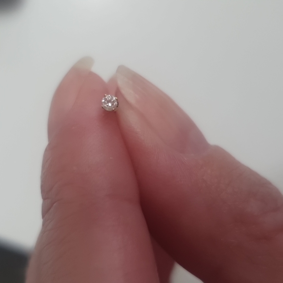 BN Nose Ring 18k gold with prong set Swarovski Zirconia - Picture 6 of 9